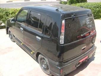 2000 Nissan Cube Photos