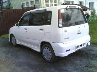 2000 Nissan Cube Photos