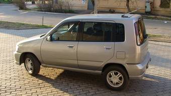 2000 Nissan Cube Photos