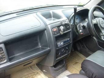 2000 Nissan Cube Photos