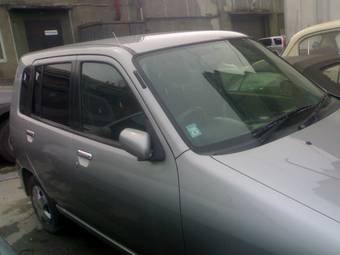 2000 Nissan Cube Photos