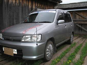 2000 Nissan Cube Photos