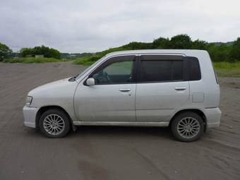 2000 Nissan Cube Photos