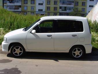 2000 Nissan Cube Photos