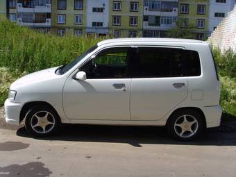 2000 Nissan Cube Photos