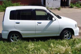 2000 Nissan Cube Photos