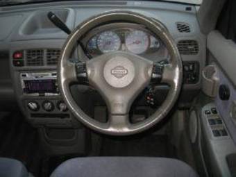 2000 Nissan Cube Photos