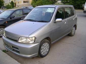 2000 Nissan Cube Photos