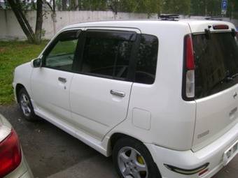 2000 Nissan Cube Photos