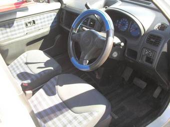 2000 Nissan Cube Photos