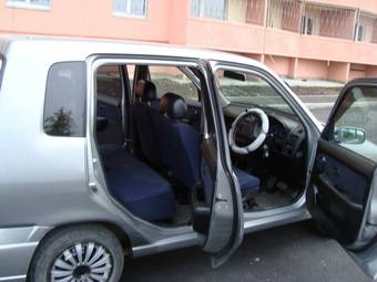 2000 Nissan Cube Photos