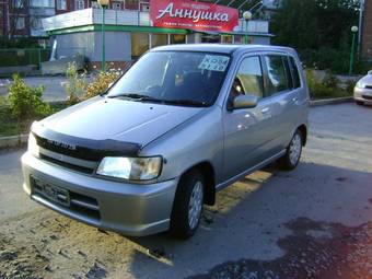 2000 Nissan Cube Pictures