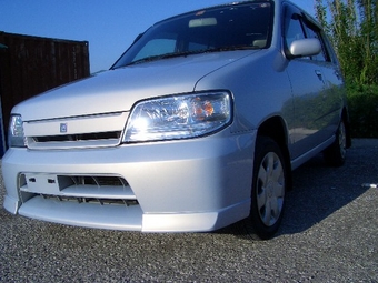 2001 Nissan Cube