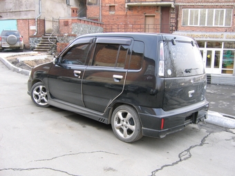 2001 Nissan Cube