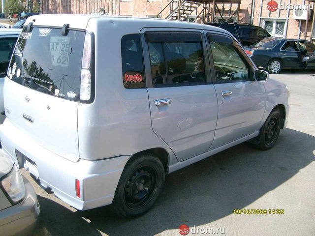 2001 Nissan Cube