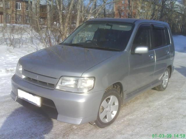 2001 Nissan Cube