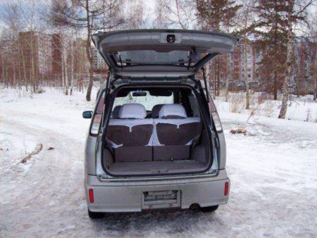 2001 Nissan Cube