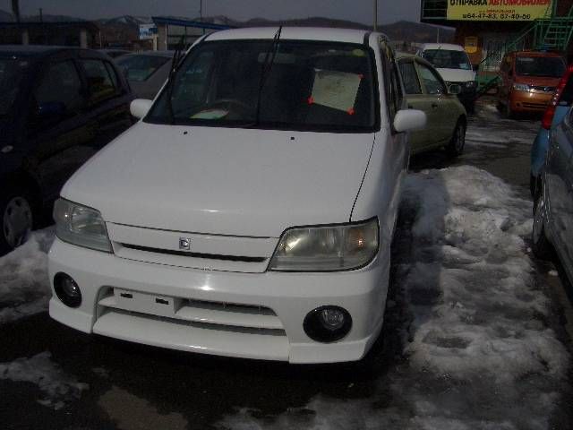 2001 Nissan Cube
