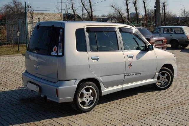 2001 Nissan Cube