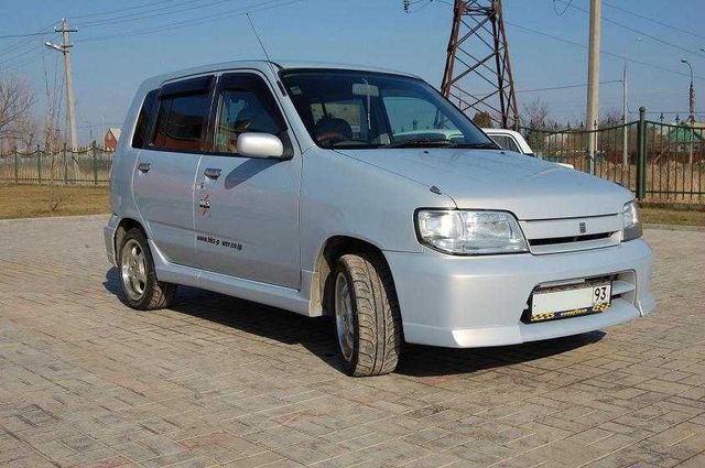 2001 Nissan Cube
