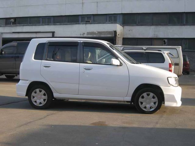 2001 Nissan Cube