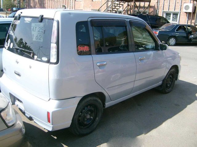 2001 Nissan Cube
