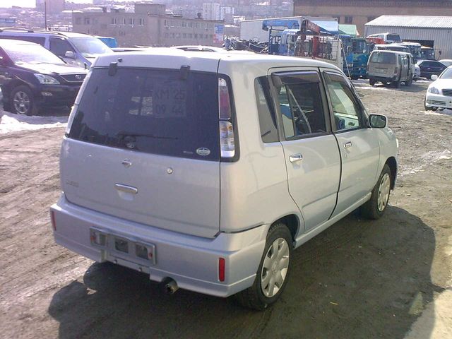 2001 Nissan Cube