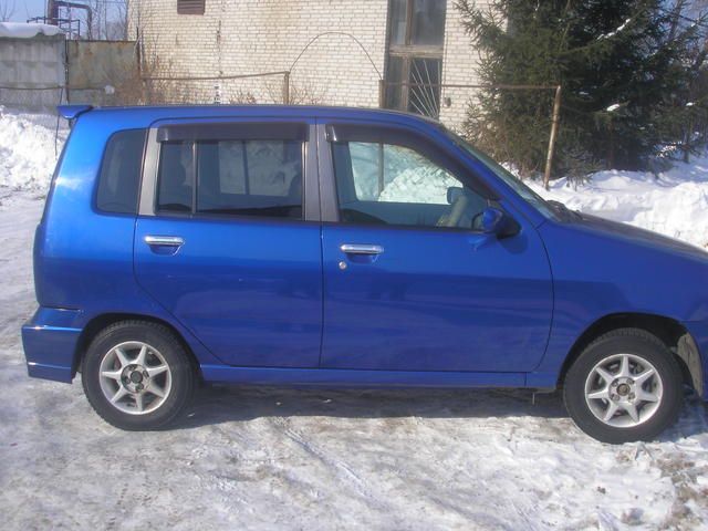 2001 Nissan Cube