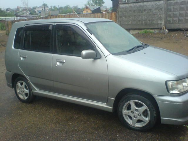 2001 Nissan Cube