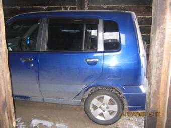 2001 Nissan Cube