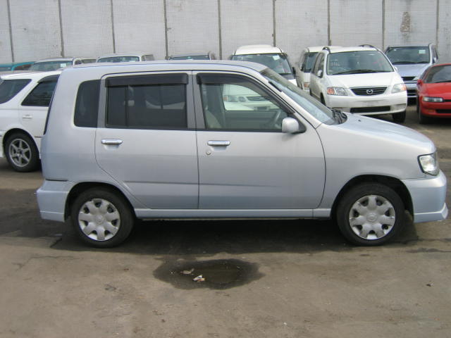 2001 Nissan Cube Photos