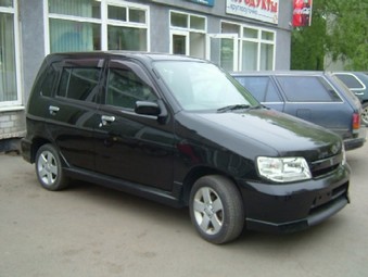 2001 Nissan Cube Photos