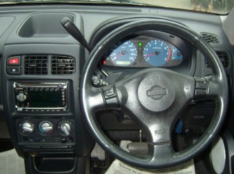 2001 Nissan Cube Pictures