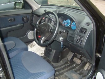 2001 Nissan Cube Photos