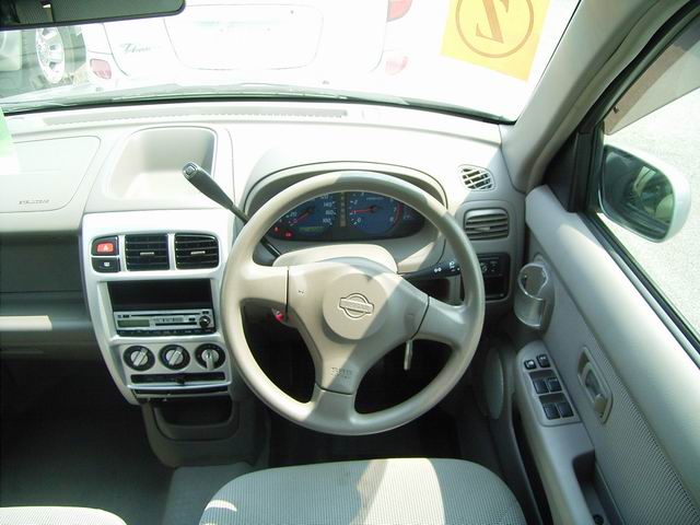 2001 Nissan Cube Pictures