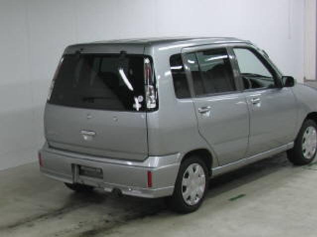 2001 Nissan Cube Photos