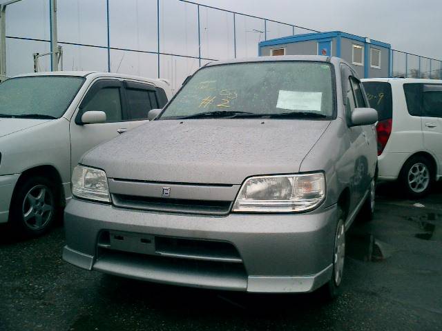 2001 Nissan Cube Photos