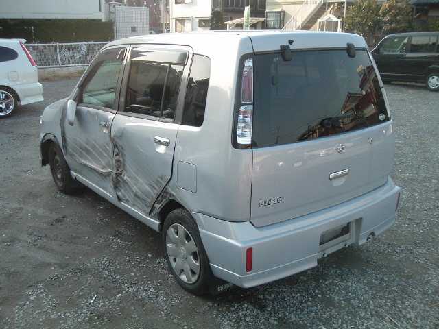 2001 Nissan Cube Photos