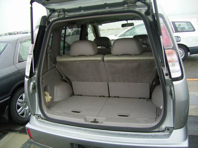 2001 Nissan Cube Photos