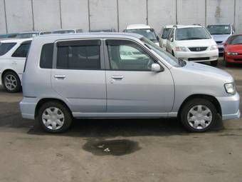 2001 Nissan Cube Photos