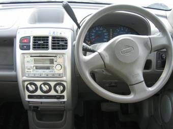 2001 Nissan Cube Photos