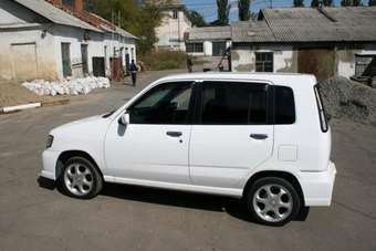 2001 Nissan Cube Photos