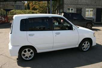 2001 Nissan Cube Photos