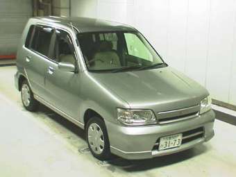 2001 Nissan Cube Photos