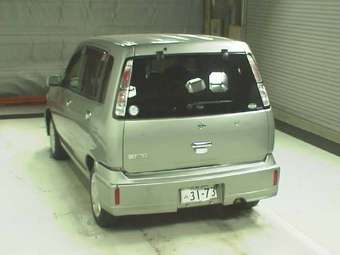 2001 Nissan Cube Photos