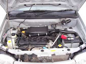 2001 Nissan Cube Photos