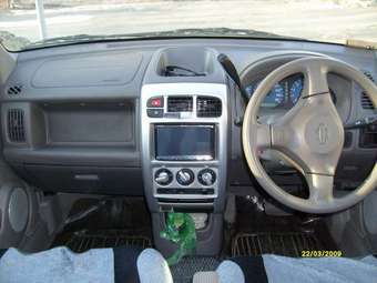 2001 Nissan Cube Photos