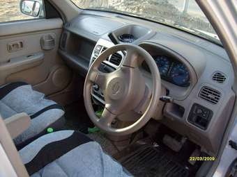 2001 Nissan Cube Photos