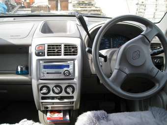 2001 Nissan Cube Pictures
