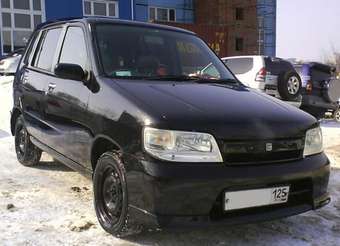 2001 Nissan Cube Photos